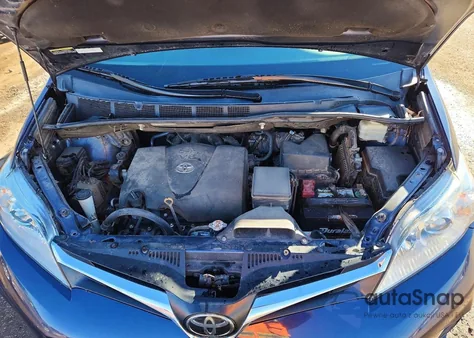 2018 Toyota Sienna Le z USA, uszkodzony, nr VIN 5TDJZ3DC5JS202055